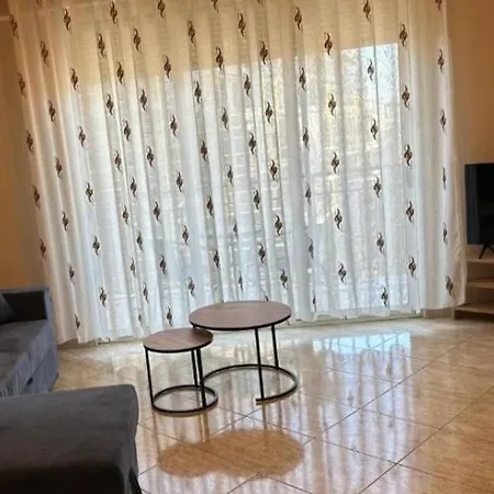 A&nd 2 아파트 티라나