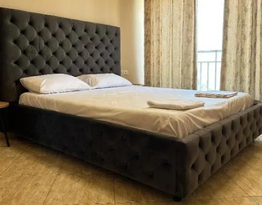 A&nd 2 * ティラナ